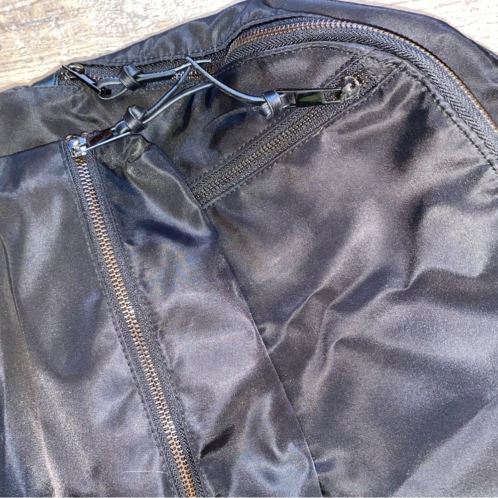Backpack - Picture 3 of 4